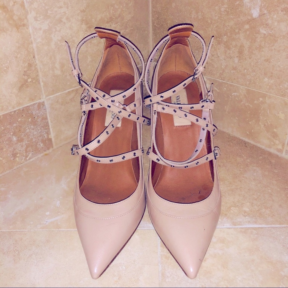 Beautiful Holiday Valentino Heels. Perfect for every outfit!